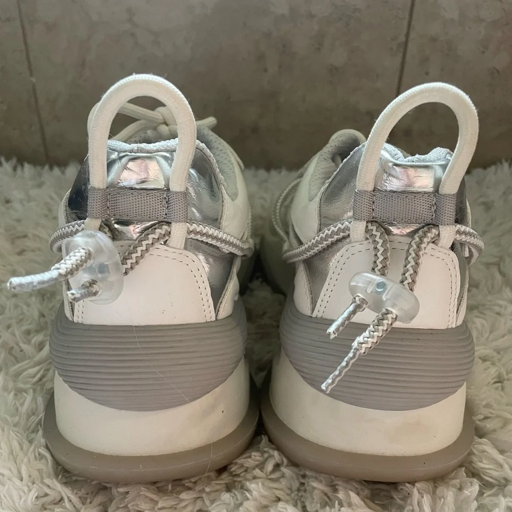 Steve Madden Possession White/Silver Sneakers Tennis Dad Shoe - Picture 6 of 7